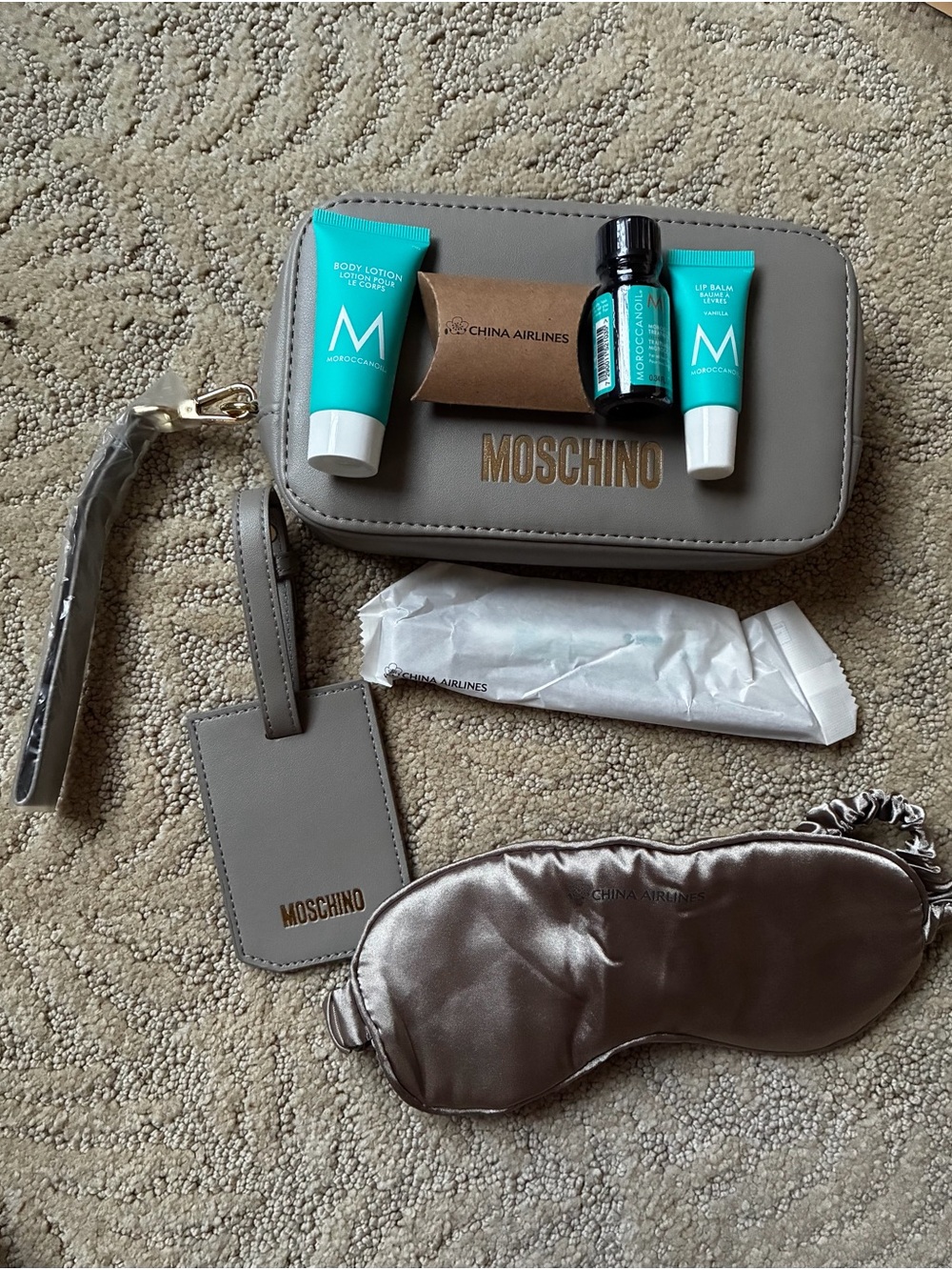 Moschino × China Airlines Business Class Amenity Kit